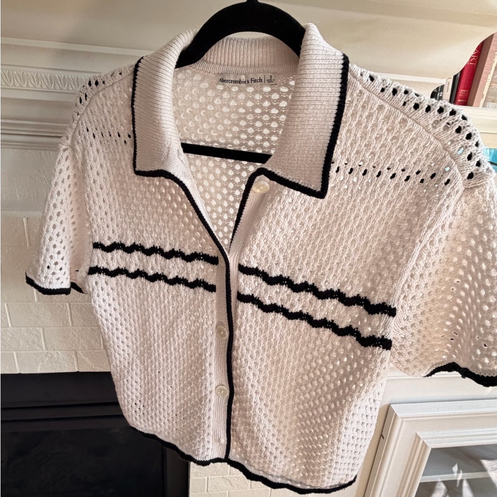 Abercrombie & Fitch White and Black Button Down Shirt - Picture 2 of 7
